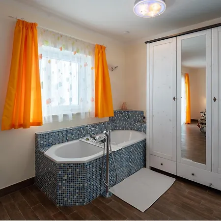 Almchalet Sonne Emberg (Spittal an der Drau)